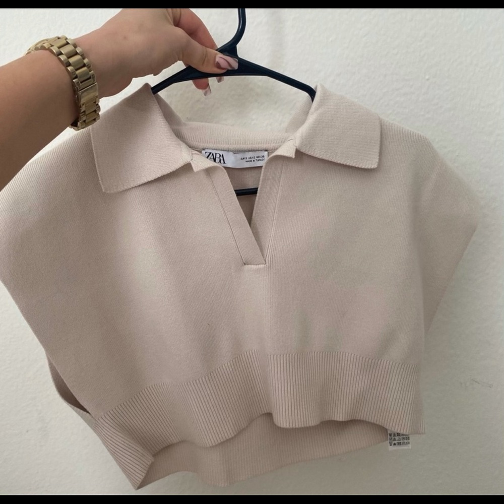 Like New!  Cute Crop V-Neck Collar Sweater